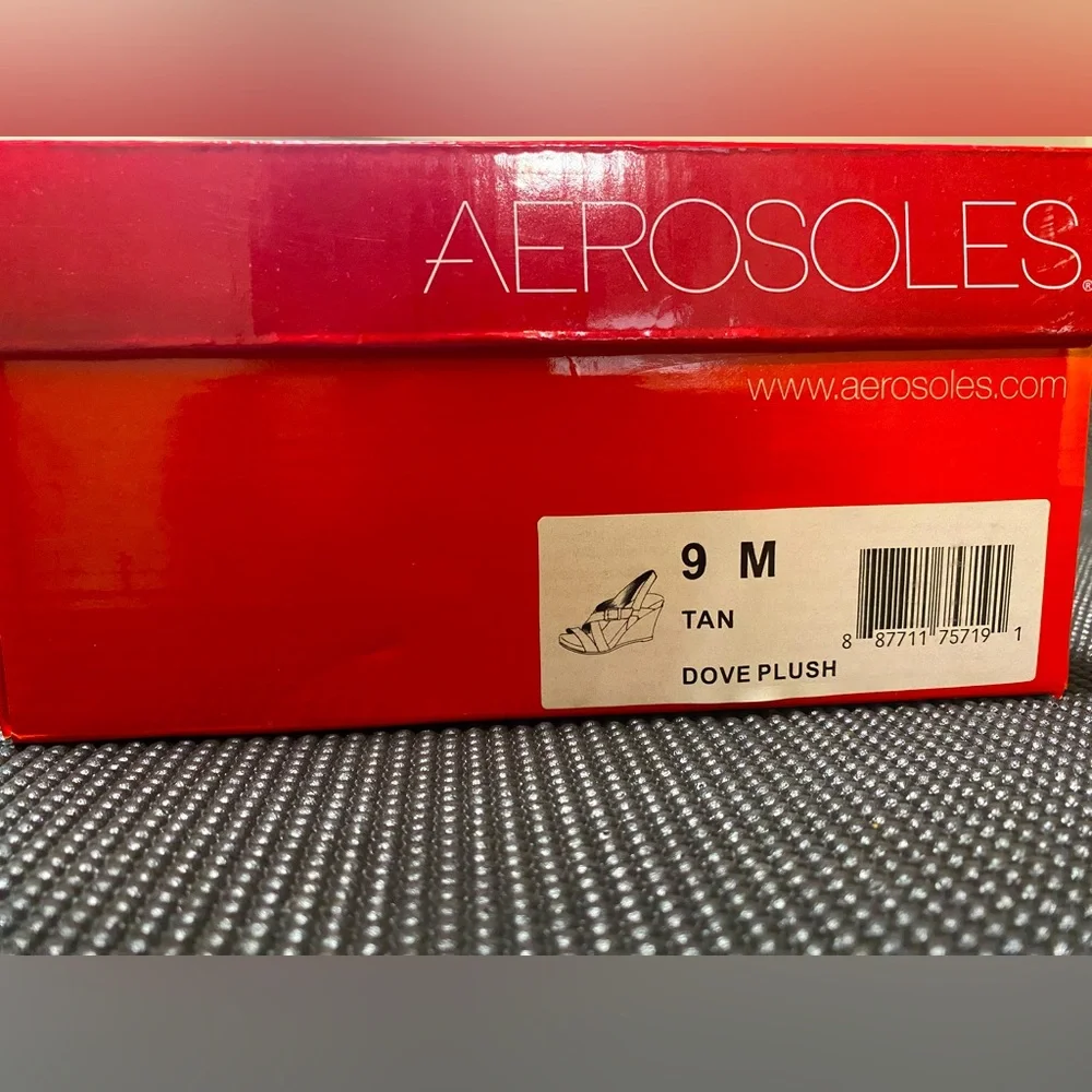 Aerosols Dove Plush, size 9 - Picture 4 of 4